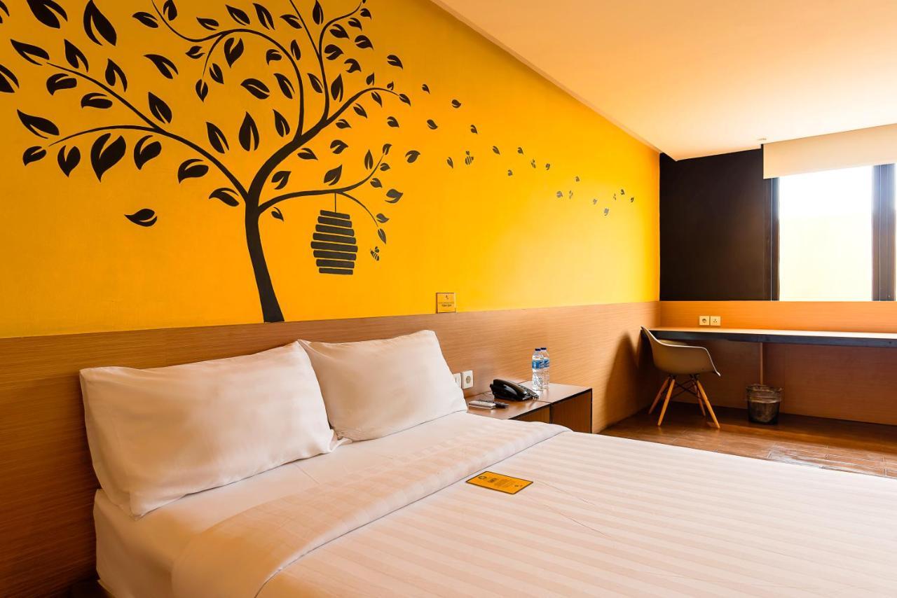 Yellow Bee Tangerang Esterno foto
