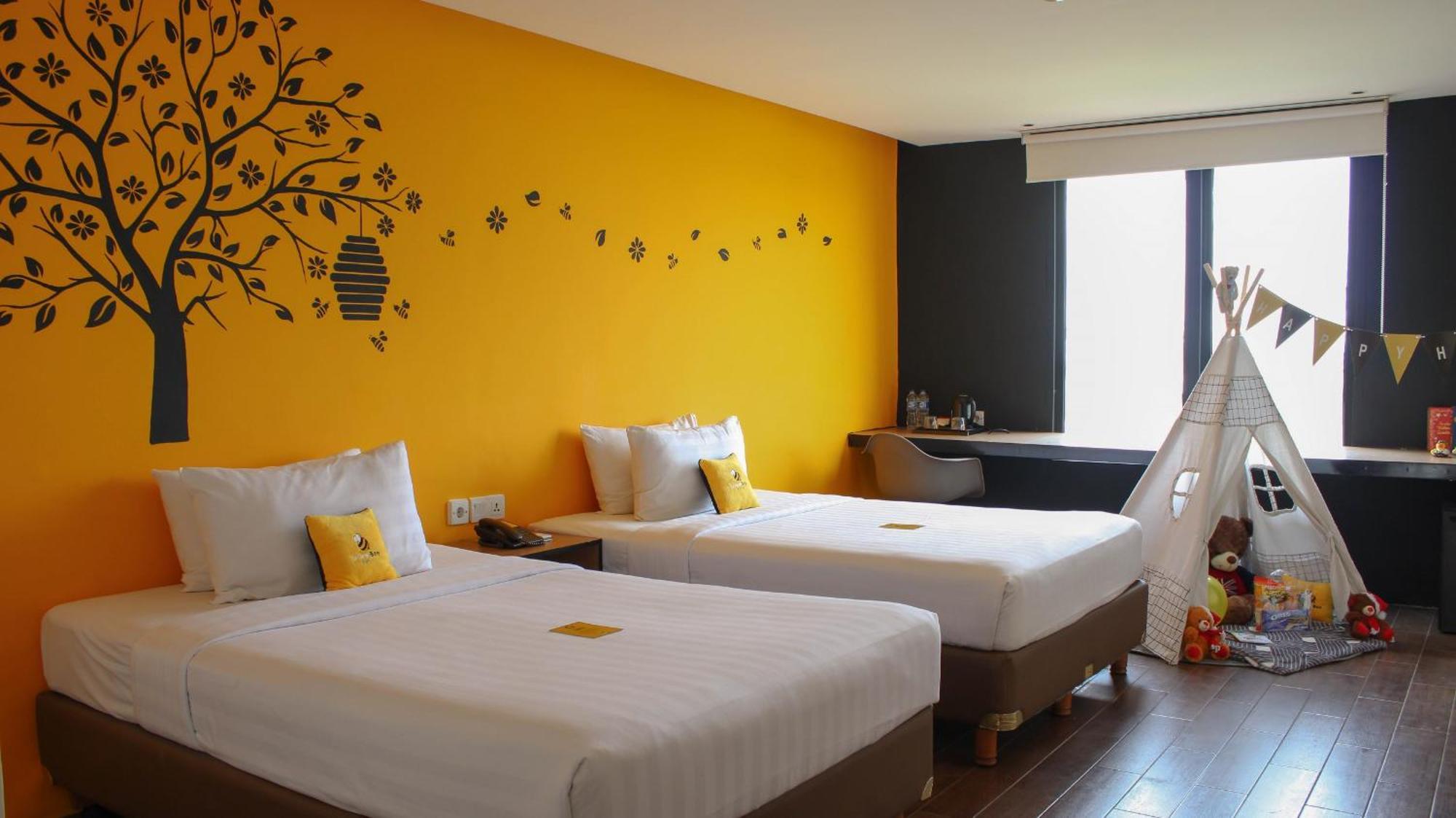 Yellow Bee Tangerang Esterno foto