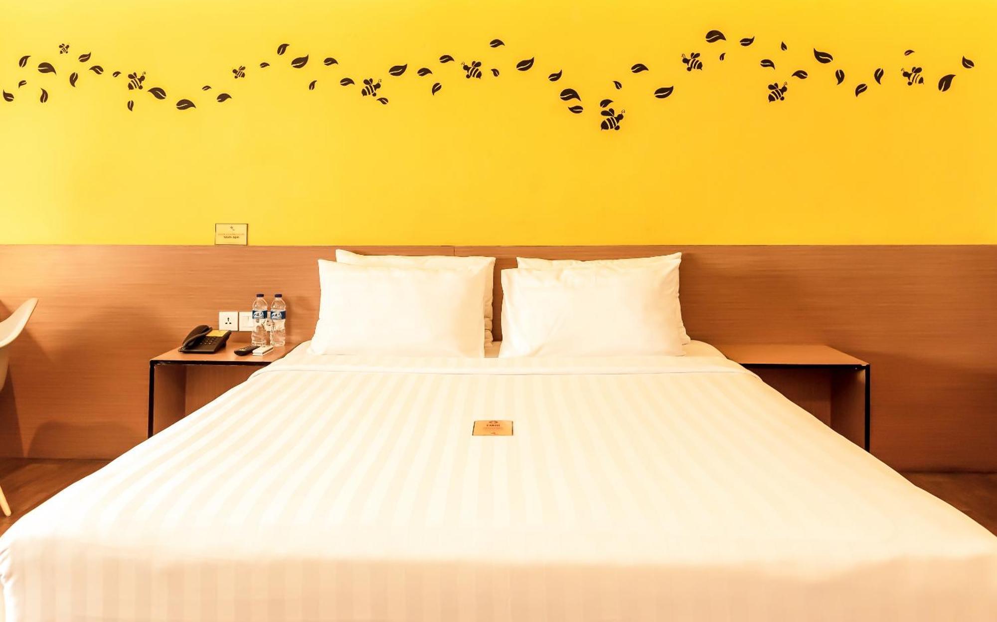 Yellow Bee Tangerang Camera foto