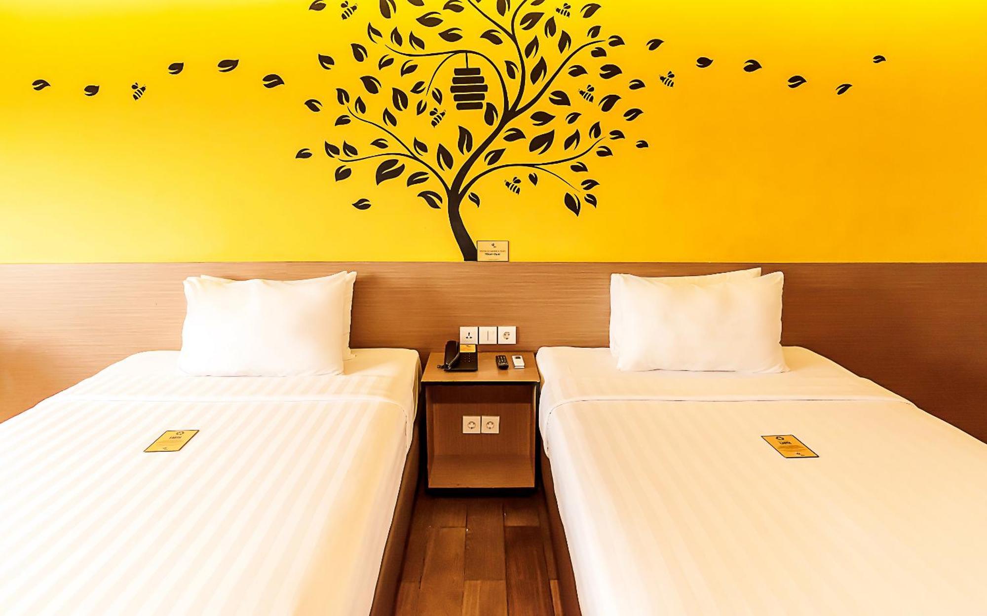 Yellow Bee Tangerang Camera foto