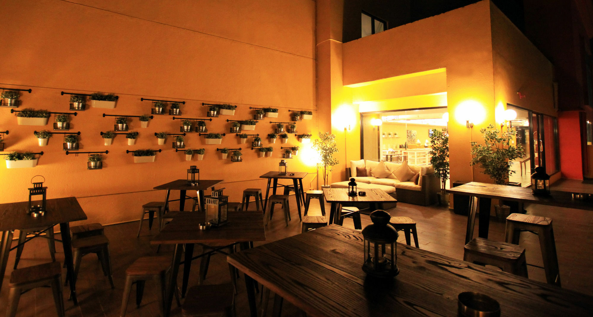 Yellow Bee Tangerang Esterno foto